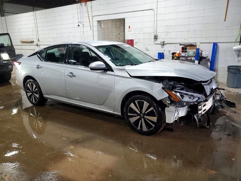 2022 Nissan Altima sv