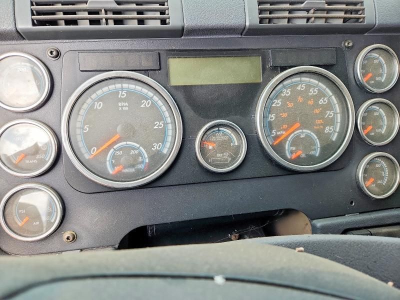 2016 Freightliner Cascadia 1-semi Truck