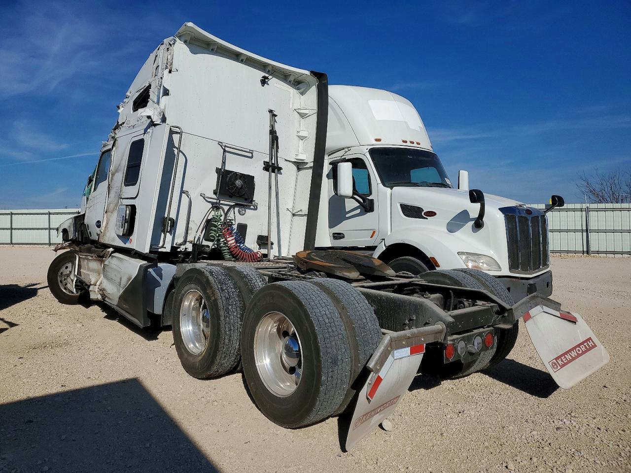 2025 Kenworth T680 Semi Truck