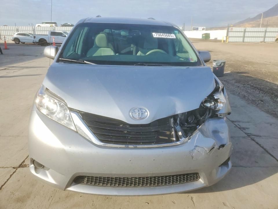 2014 Toyota Sienna le