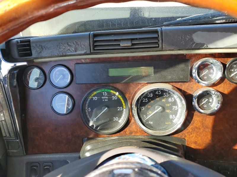 2006 Freigliner 2006 Freightliner CST120 Semi Truck