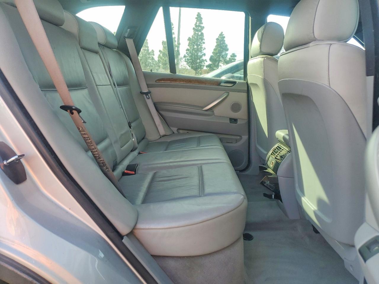 2000 BMW X5 4.4i