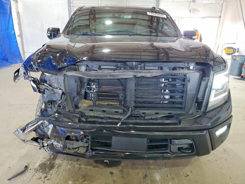 2021 Nissan Titan sv