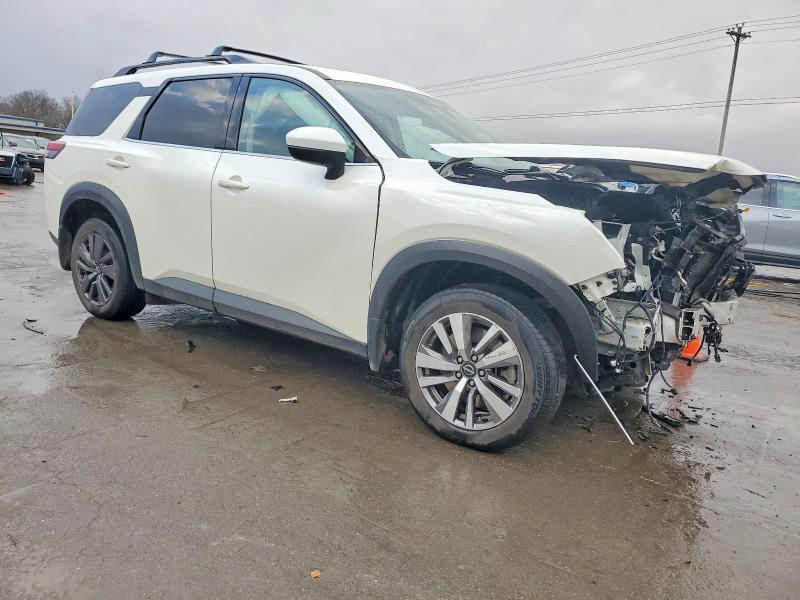 2022 Nissan Pathfinder sv