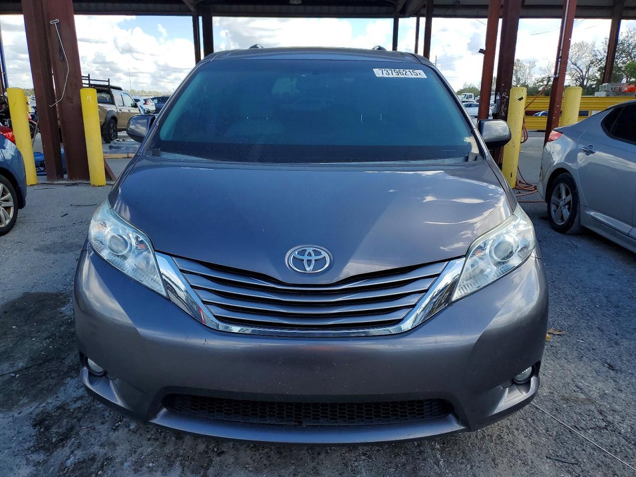 2015 Toyota Sienna xle