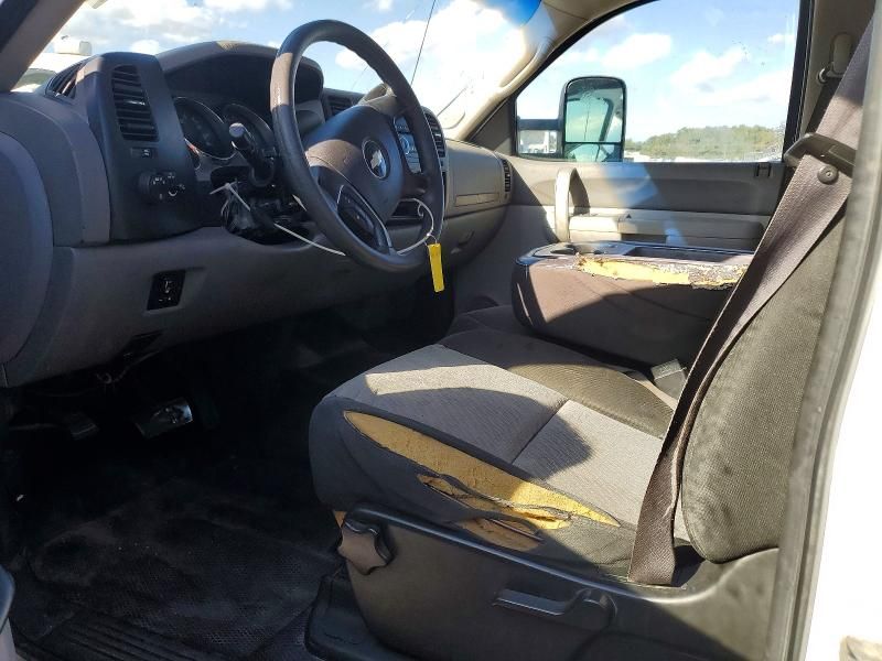 2009 Chevrolet Silverado Flatbed Truck