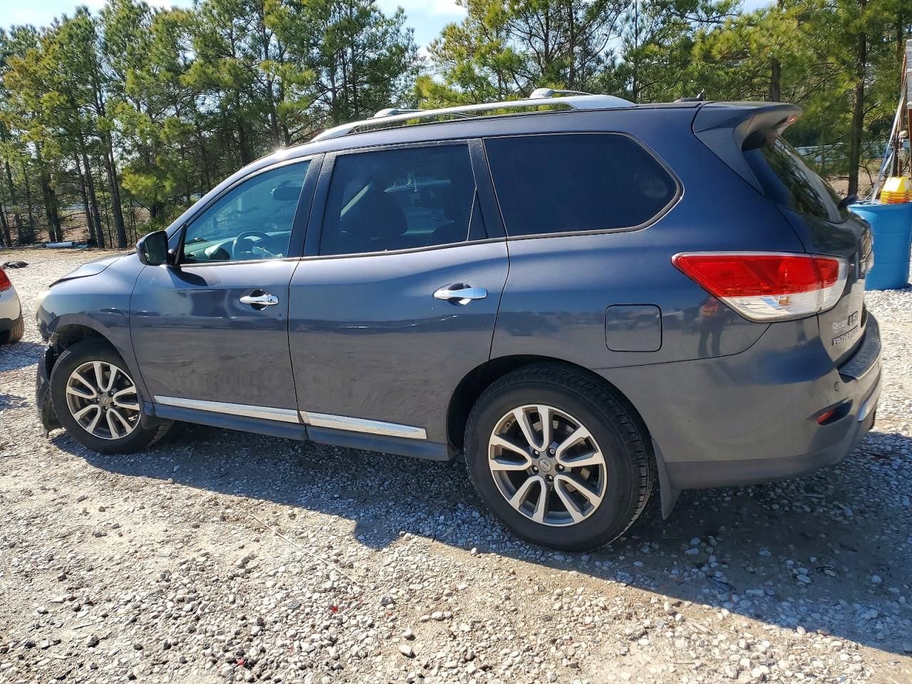 2013 Nissan Pathfinder s