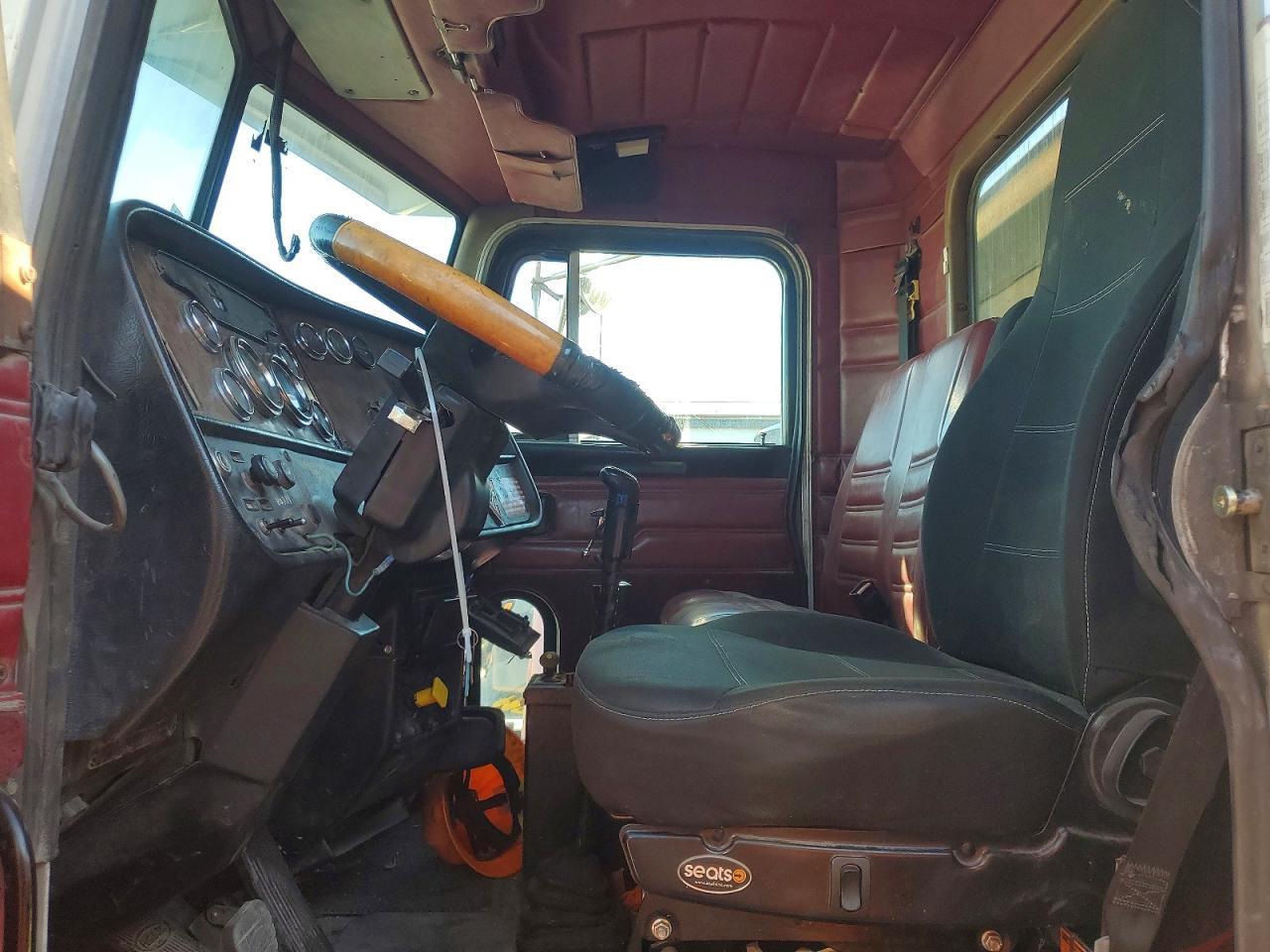 2002 Peterbilt 357 Roll-off Container Truck