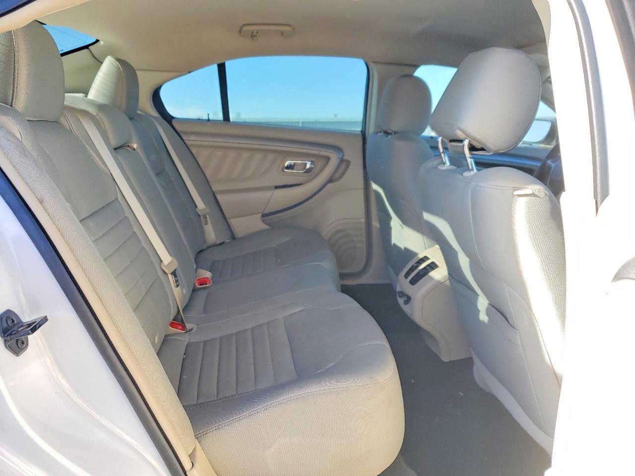 2018 Ford Taurus se
