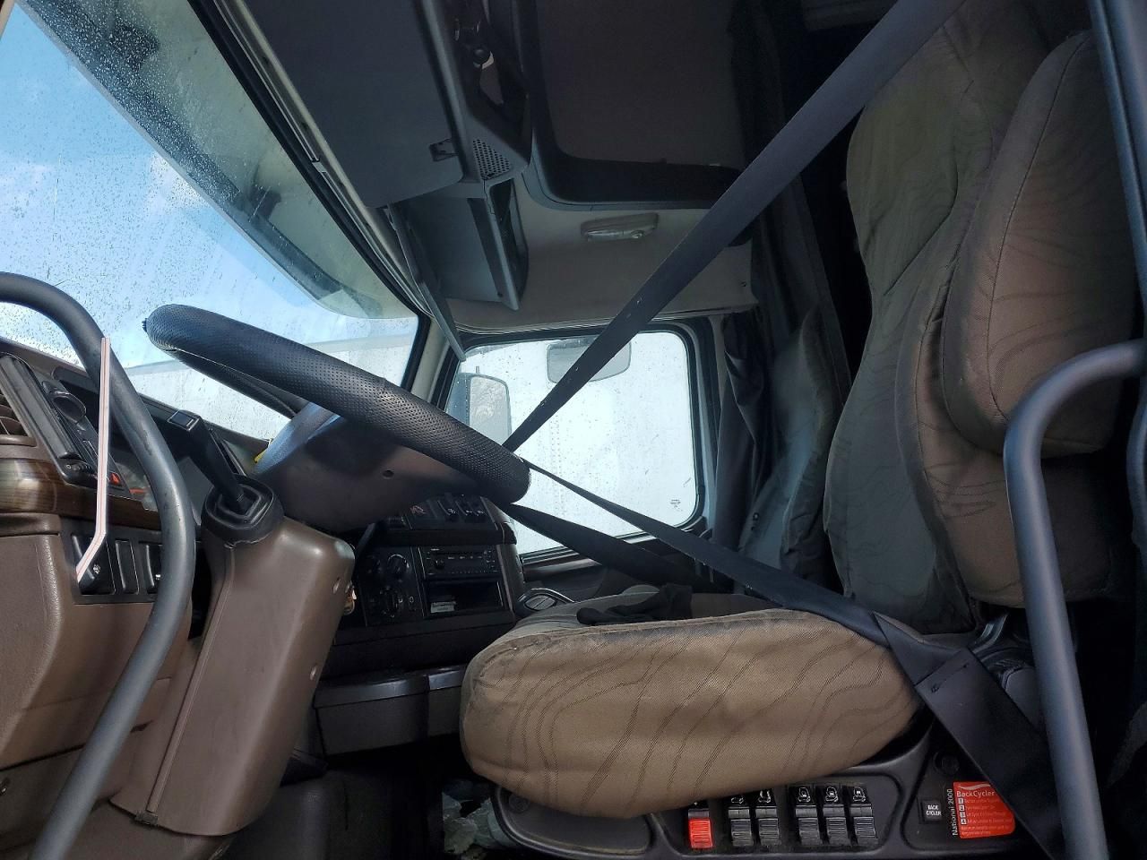 2015 Volvo VNL Semi Truck