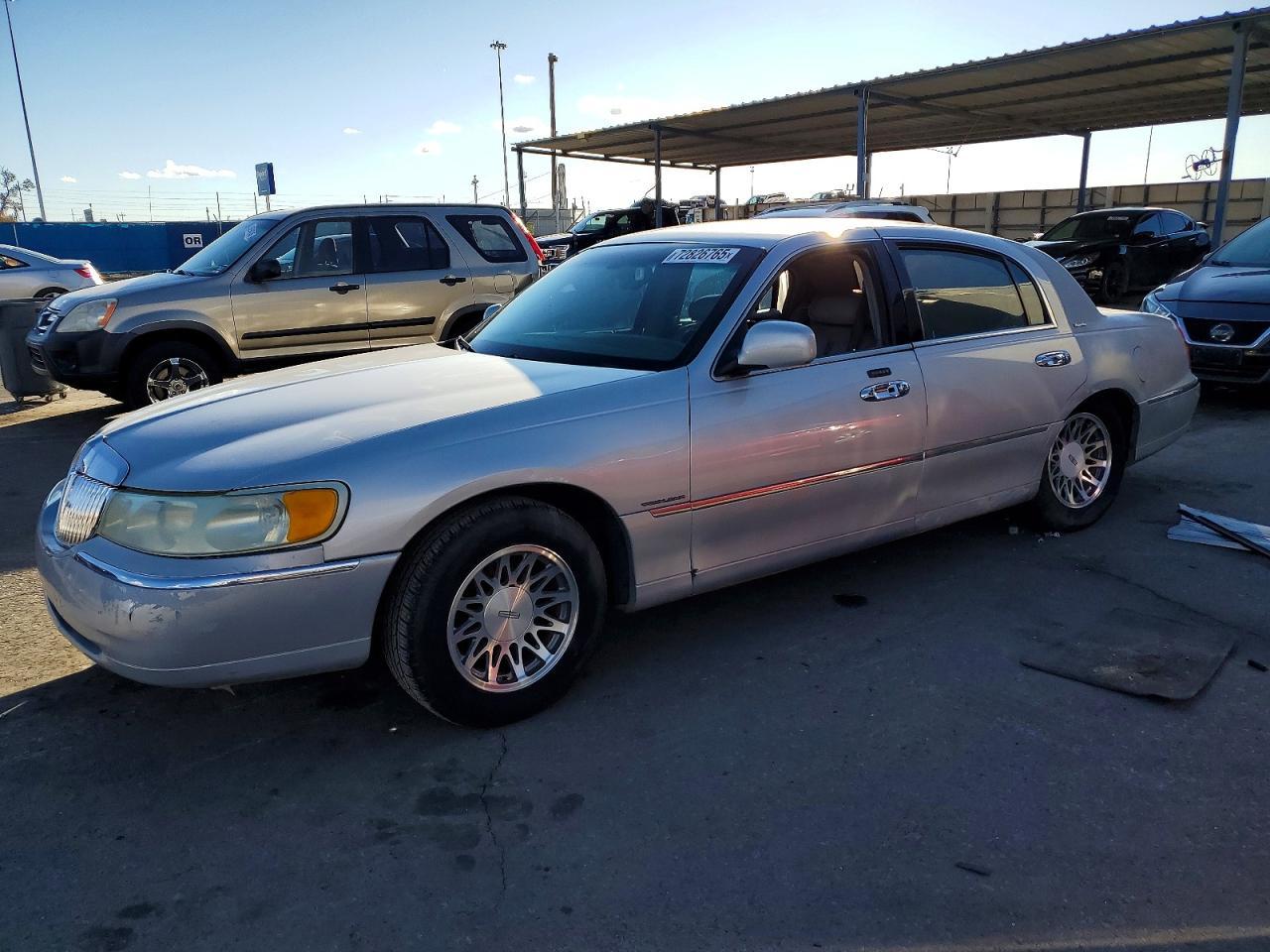 2002 Lincoln Town car Signature