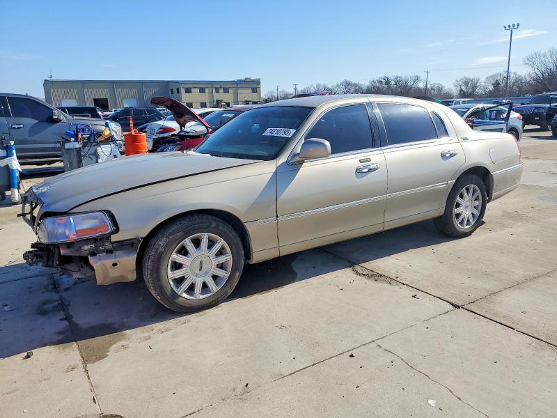 2011 Lincoln Town car Signature Limited