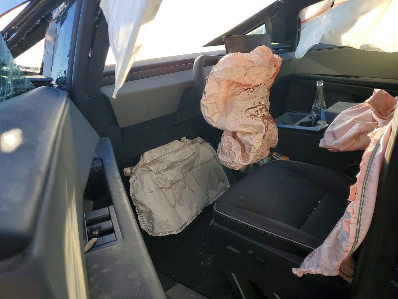 2025 Tesla Cybertruck