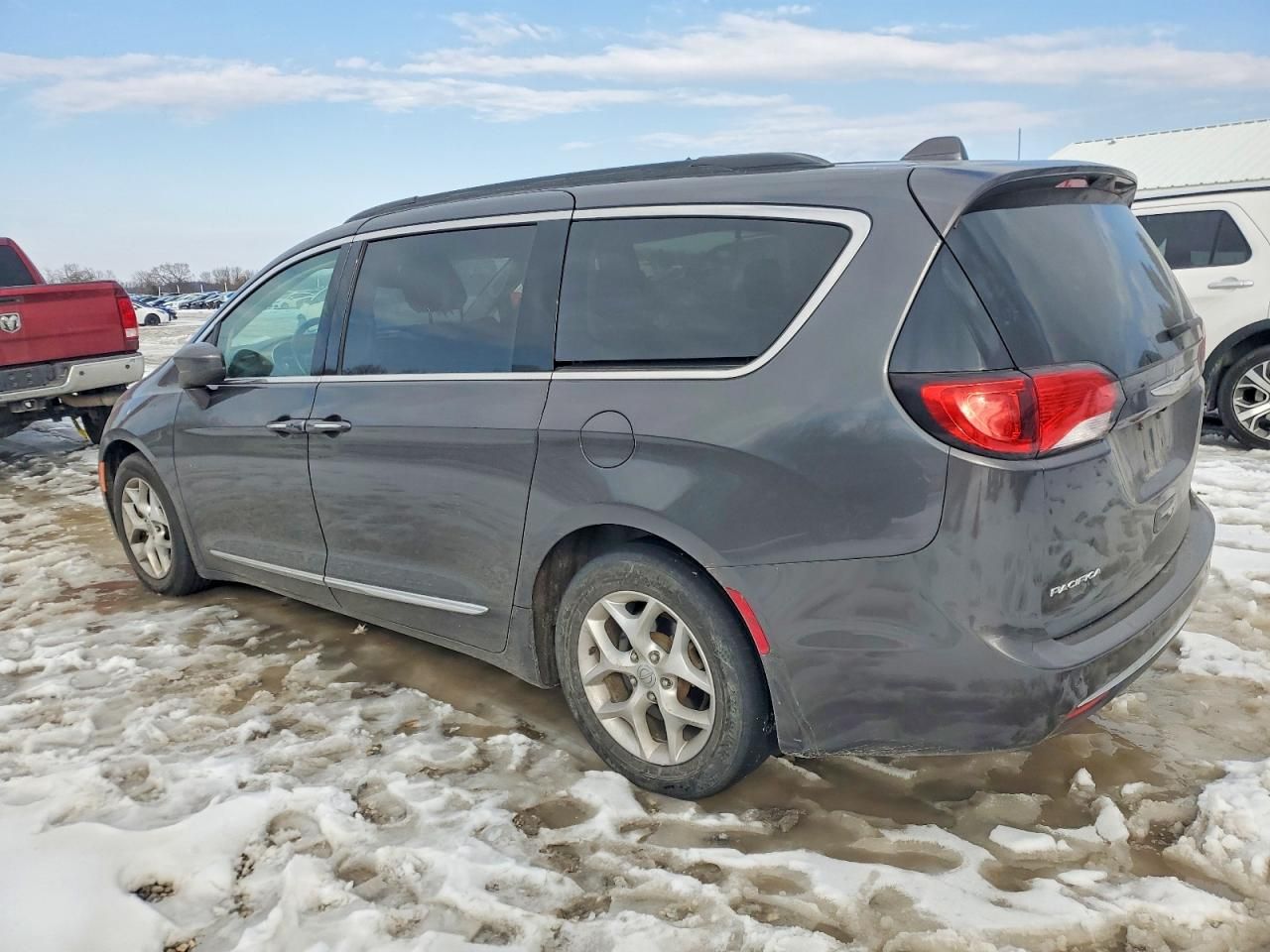 2017 Chrysler Pacifica Touring l