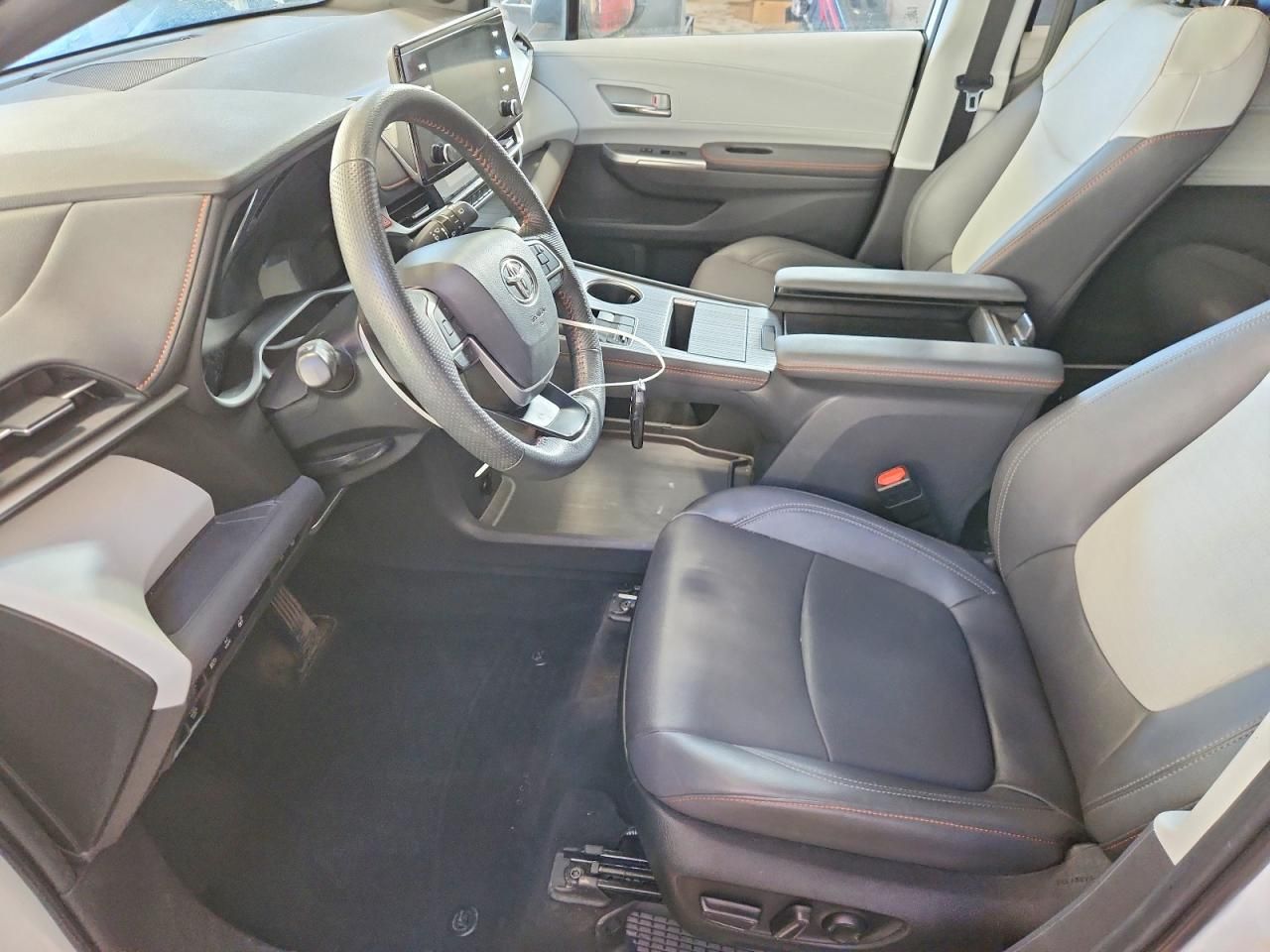 2024 Toyota Sienna le