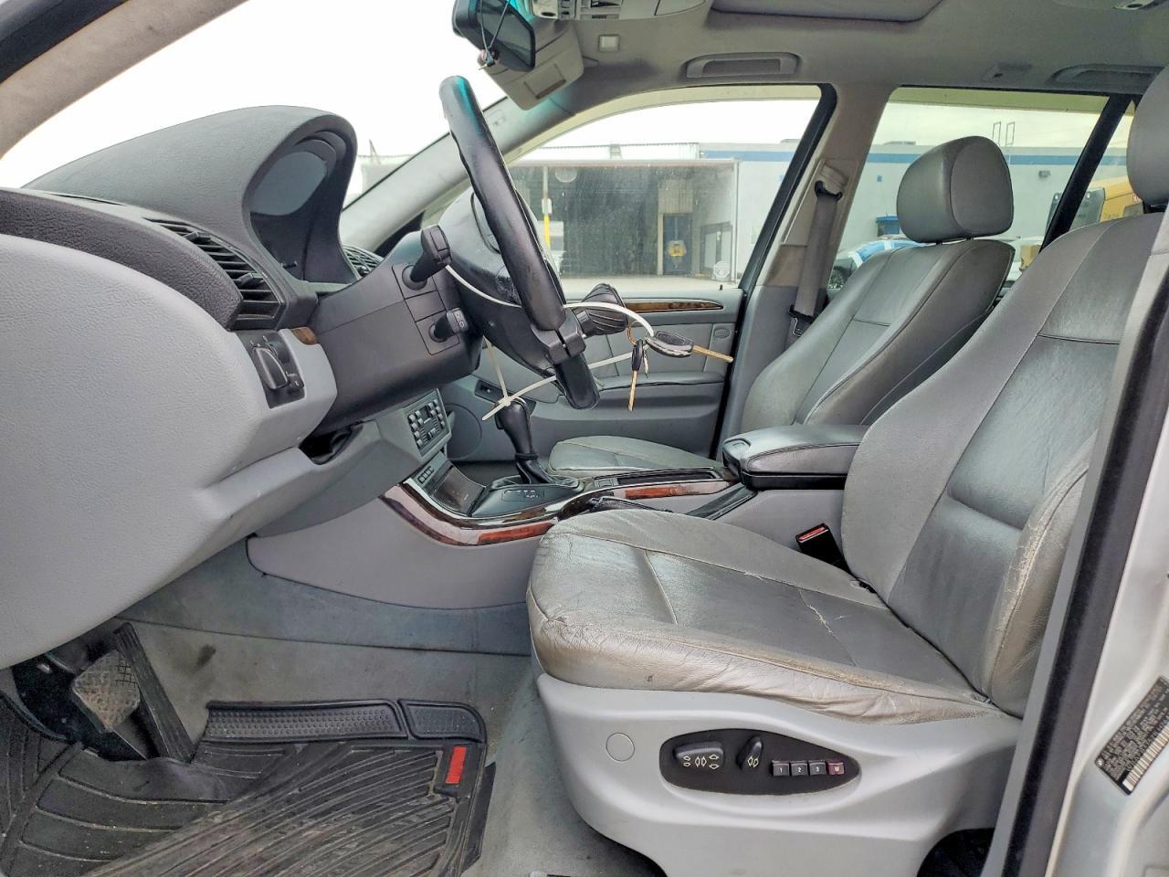 2001 BMW X5 4.4i