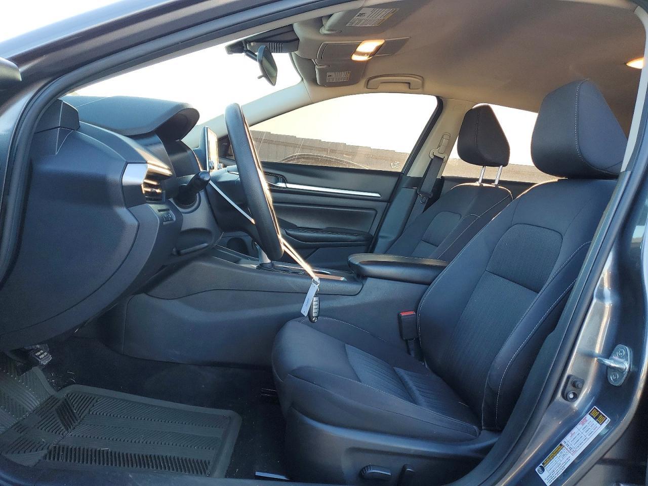 2022 Niss Altima 2.5 sv