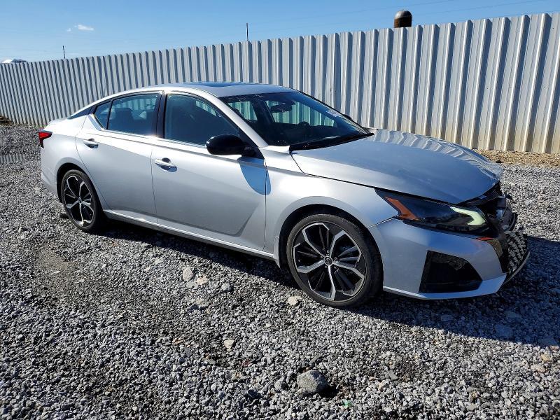 2023 Nissan Altima sr