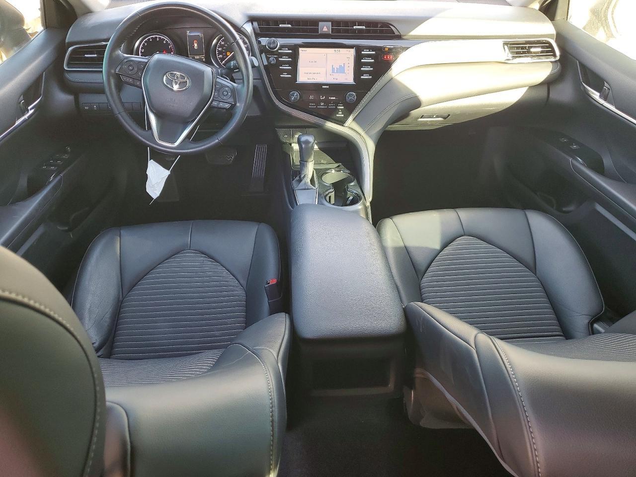 2020 Toyota Camry se