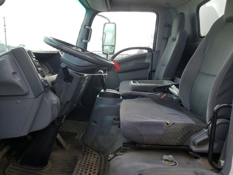 2015 Isuzu Npr hd box Truck