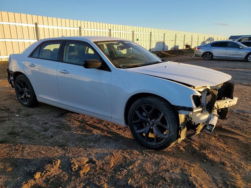 2022 Chrysler 300 Touring