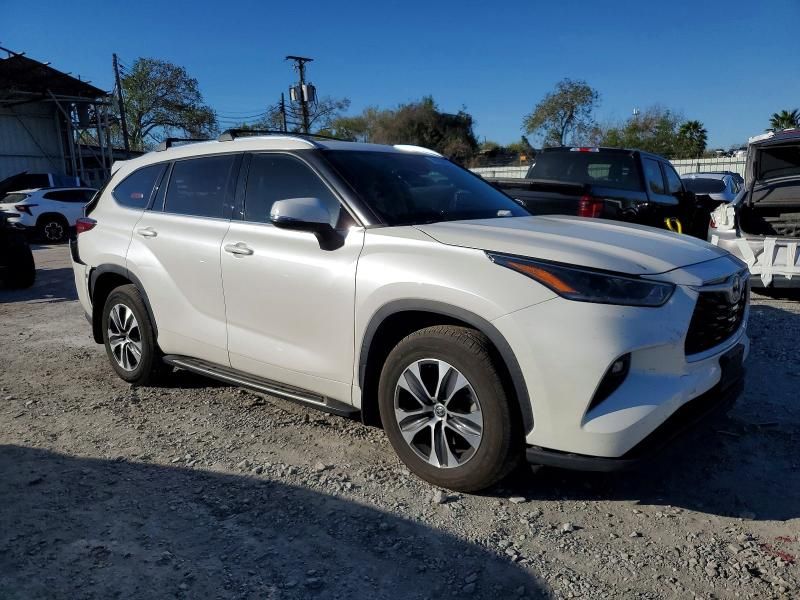 2021 Toyota Highlander xle