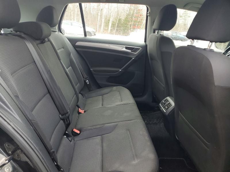 2017 Volkswagen Golf s