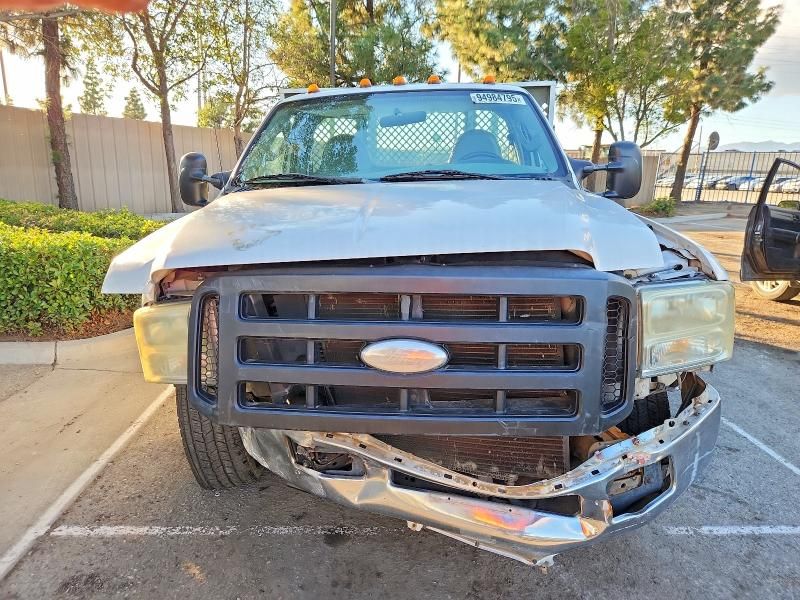 2006 Ford F350 Super Duty Flatbed Truck