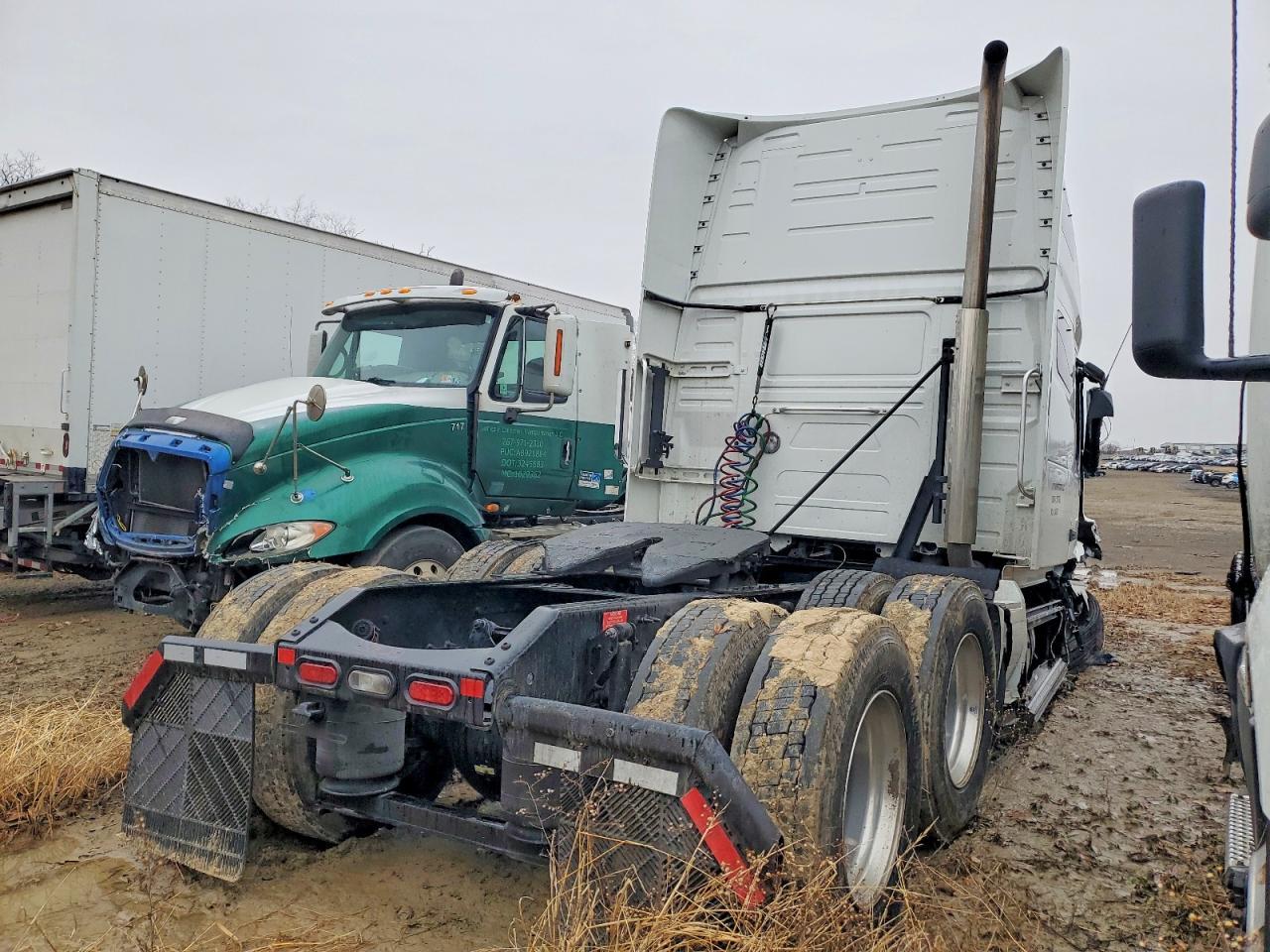 2022 Volvo VNL Semi Truck