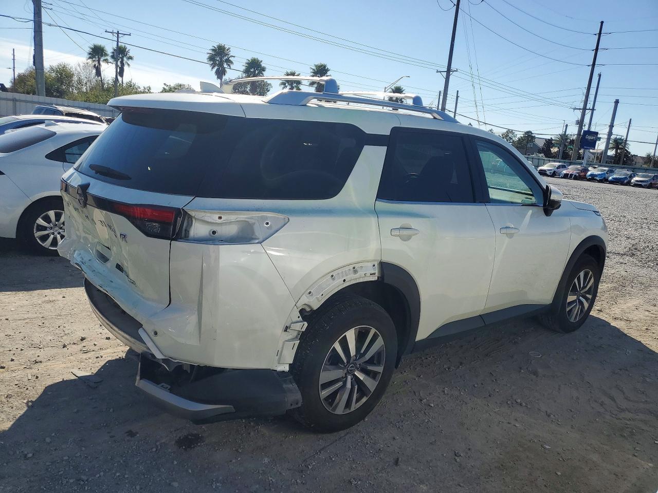 2023 Nissan Pathfinder sl