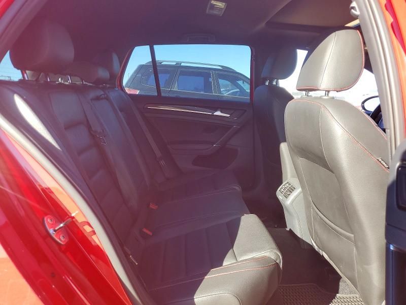 2016 Volkswagen Golf Base / s