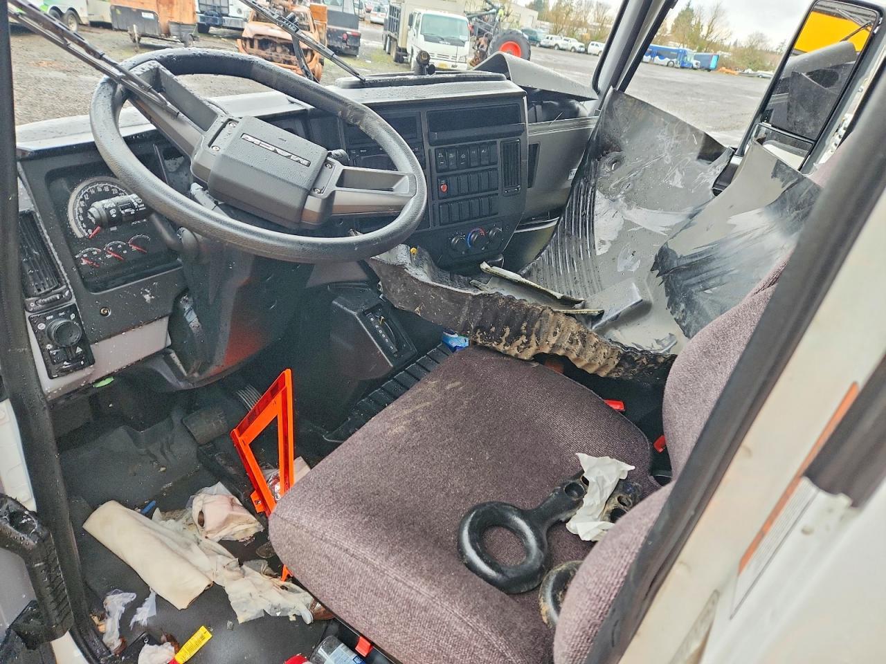 2025 Mack MD BOX Truck