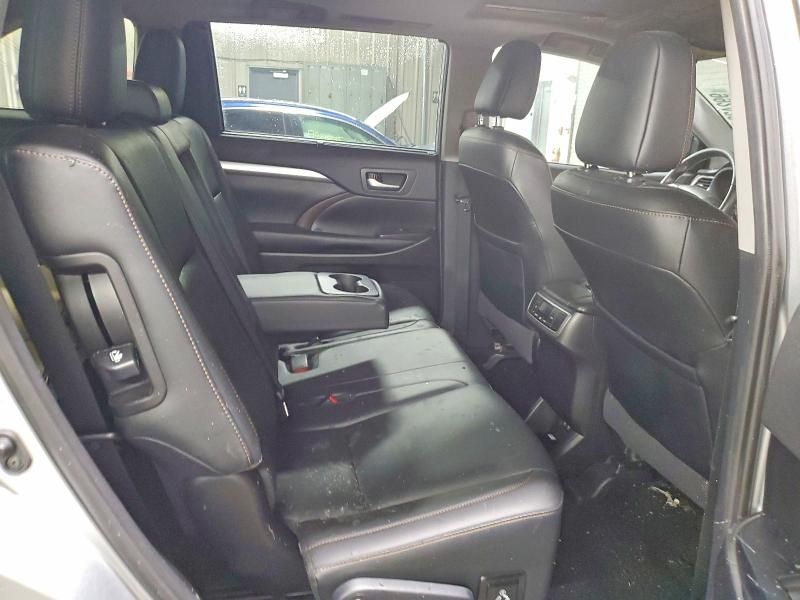 2019 Toyota Highlander se