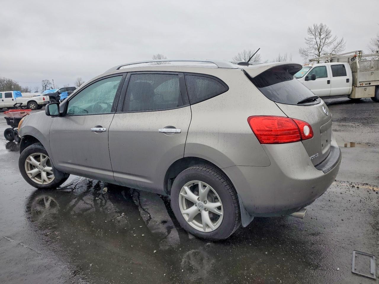 2010 Nissan Rogue s