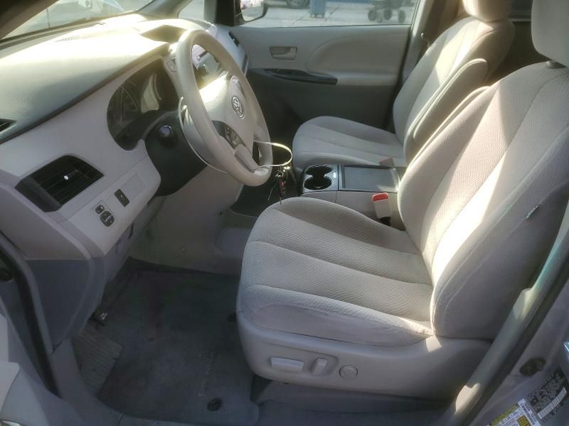 2014 Toyota Sienna le