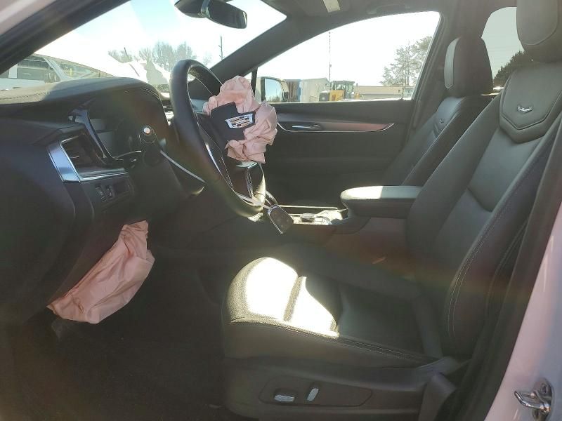 2025 Cadillac XT5 Luxury