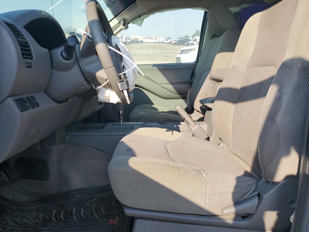 2013 Nissan Frontier s