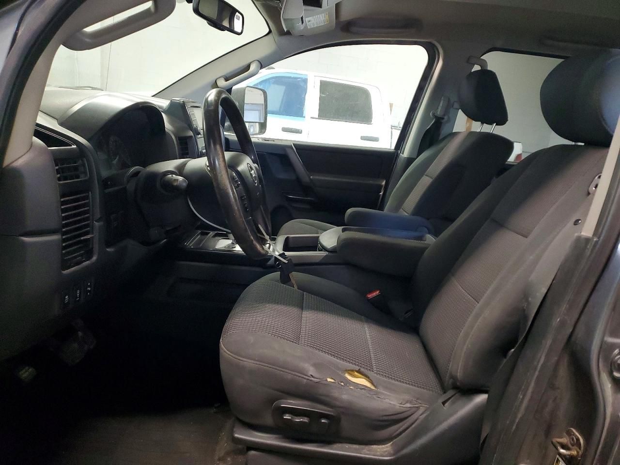 2014 Nissan Titan sv