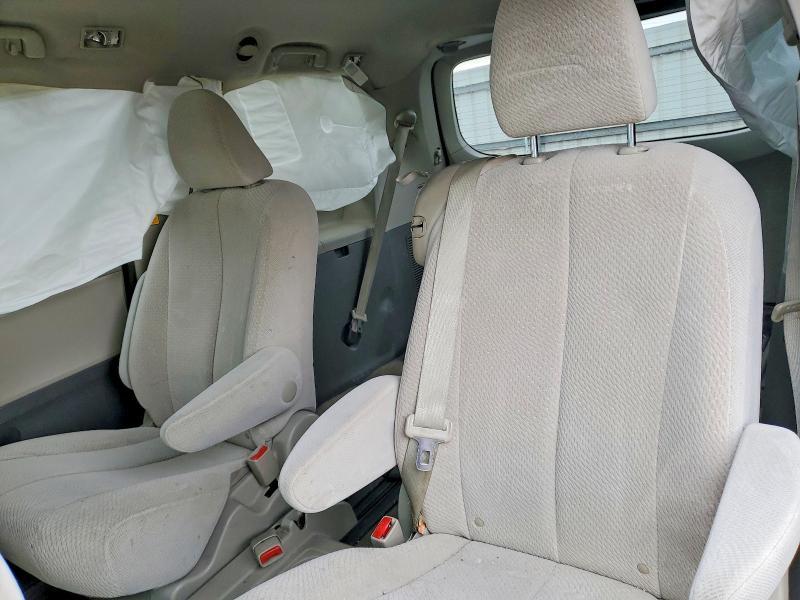 2012 Toyota Sienna le