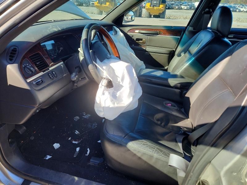 2009 Lincoln Town car Signature Limited