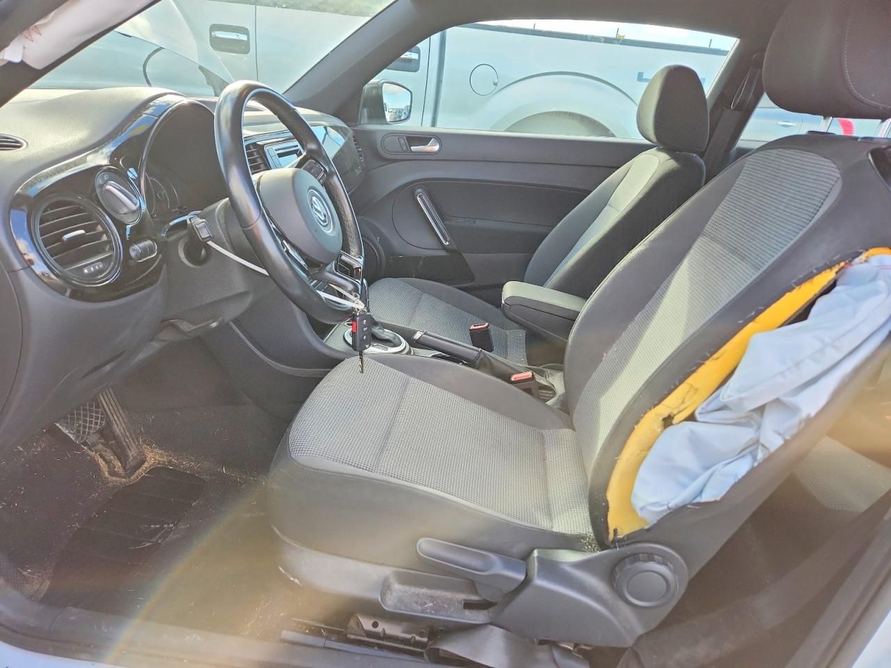 2018 Volkswagen Beetle s