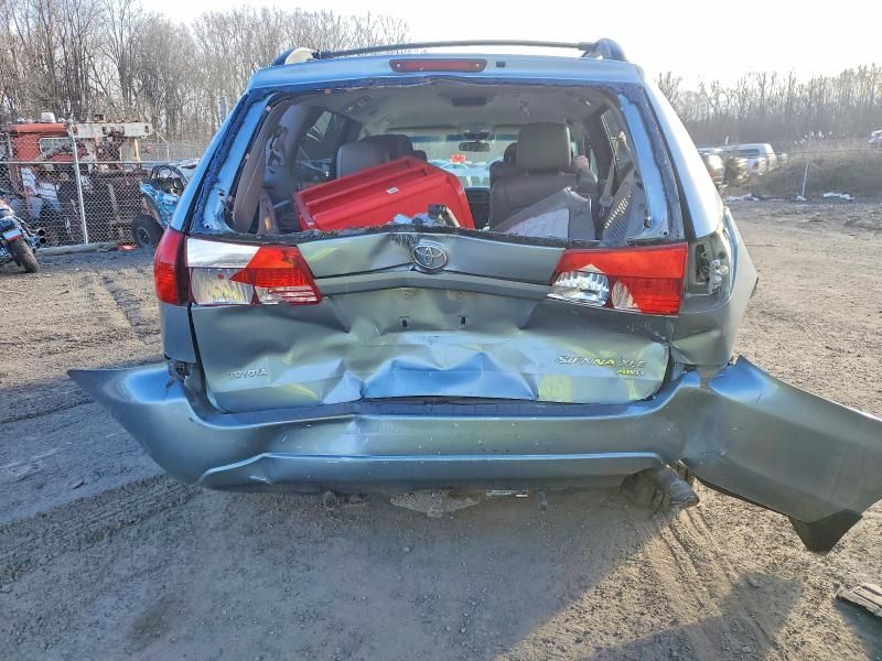 2004 Toyota Sienna xle