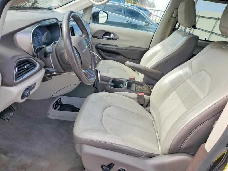 2017 Chrysler Pacifica Touring l