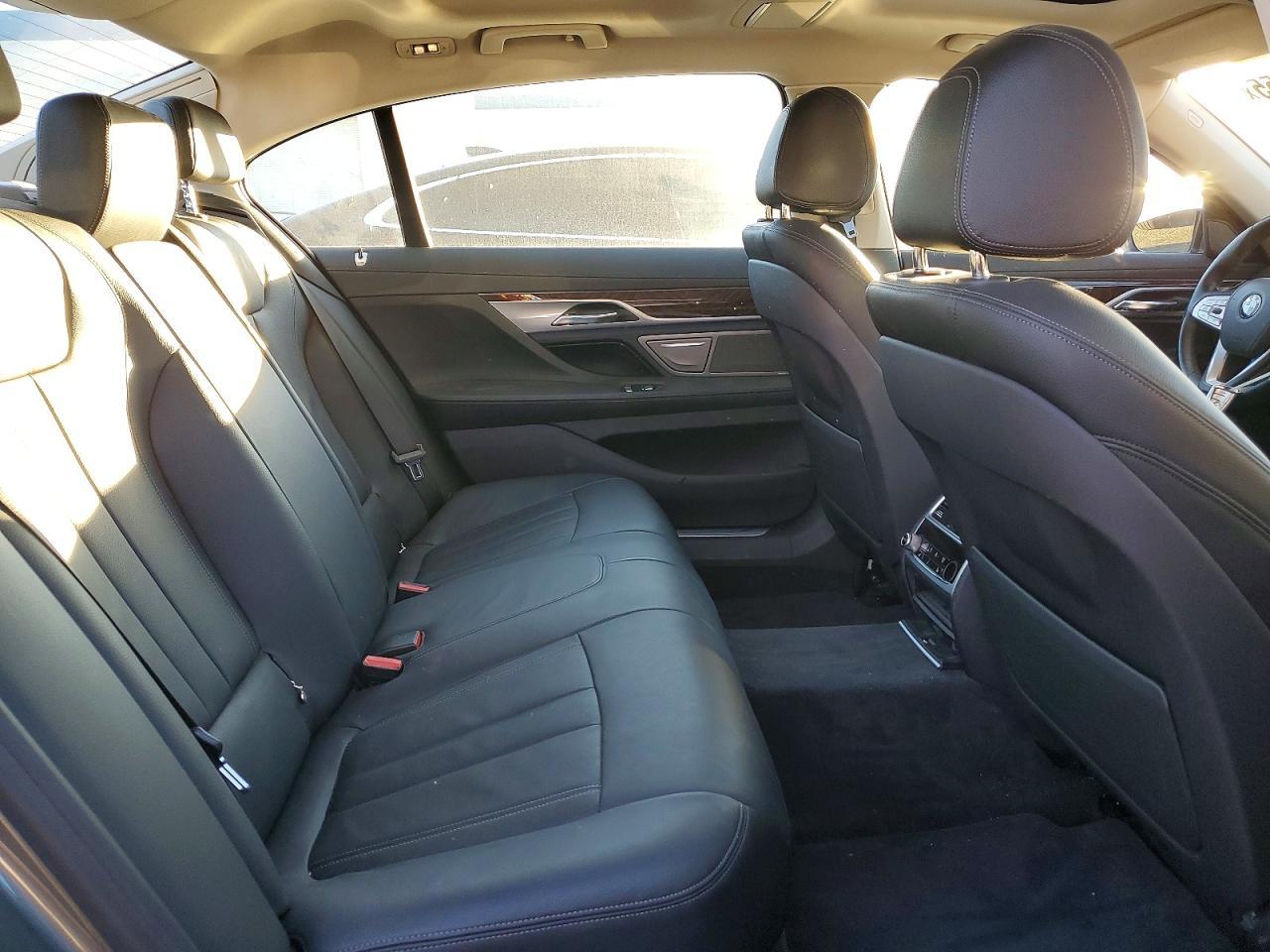 2018 BMW 740 xe