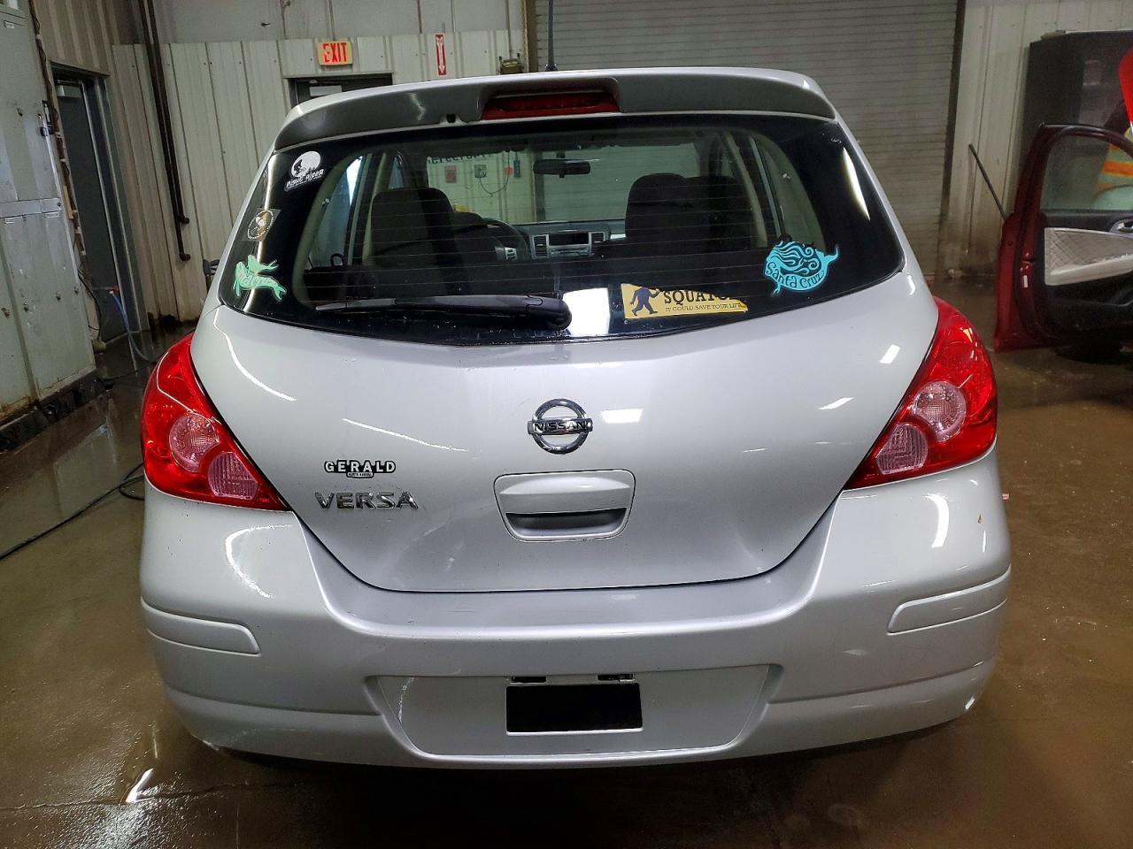 2011 Nissan Versa s