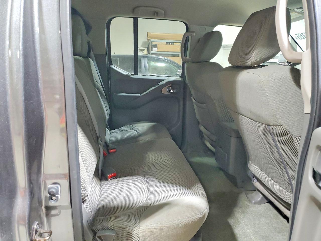 2016 Nissan Frontier s