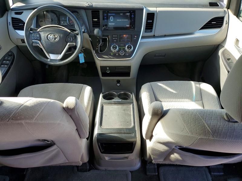 2015 Toyota Sienna le