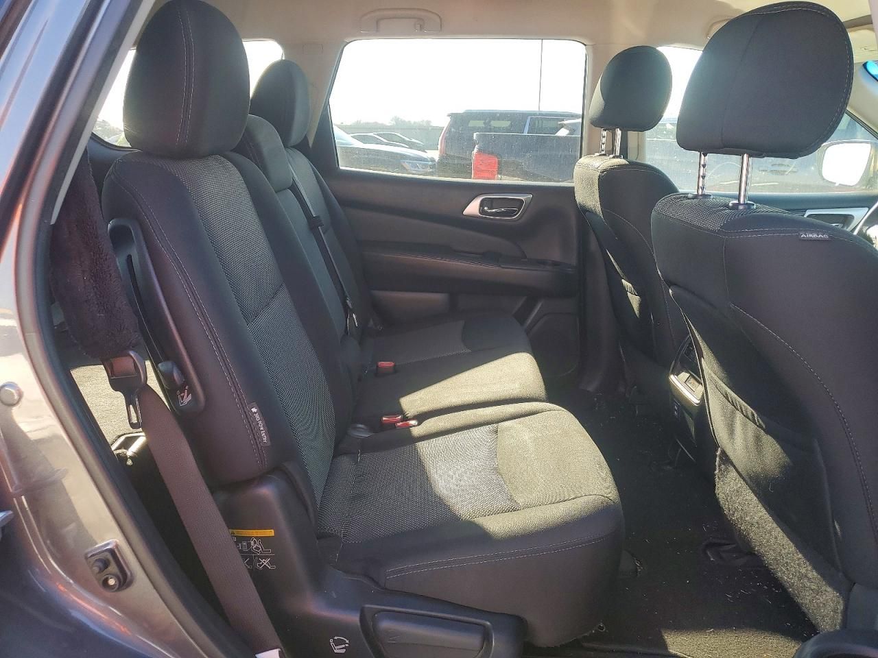 2018 Nissan Pathfinder s