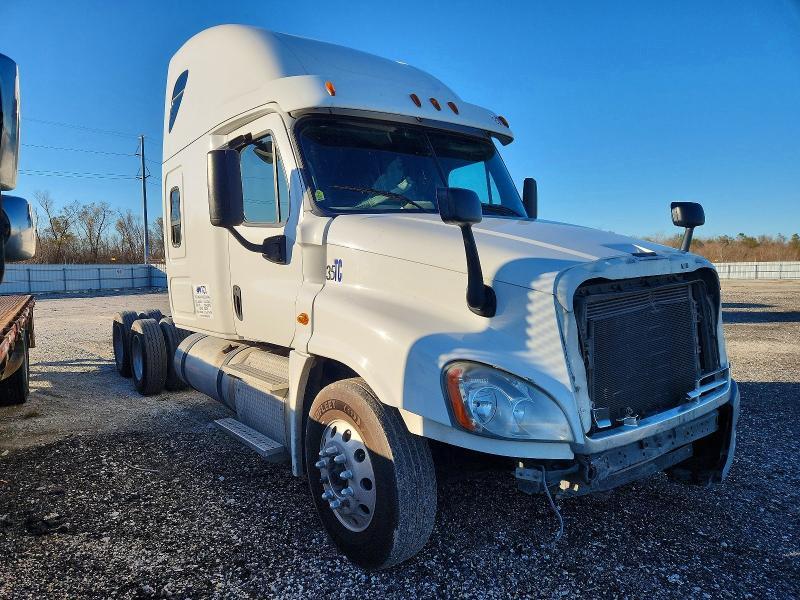 2016 Freightliner Cascadia 125 Semi Truck