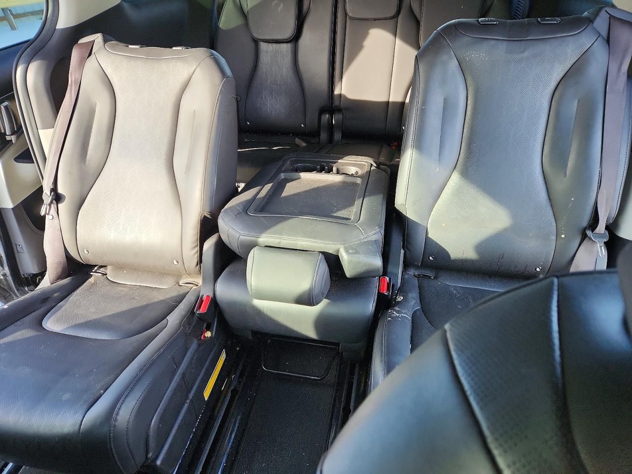 2022 KIA Carnival lx